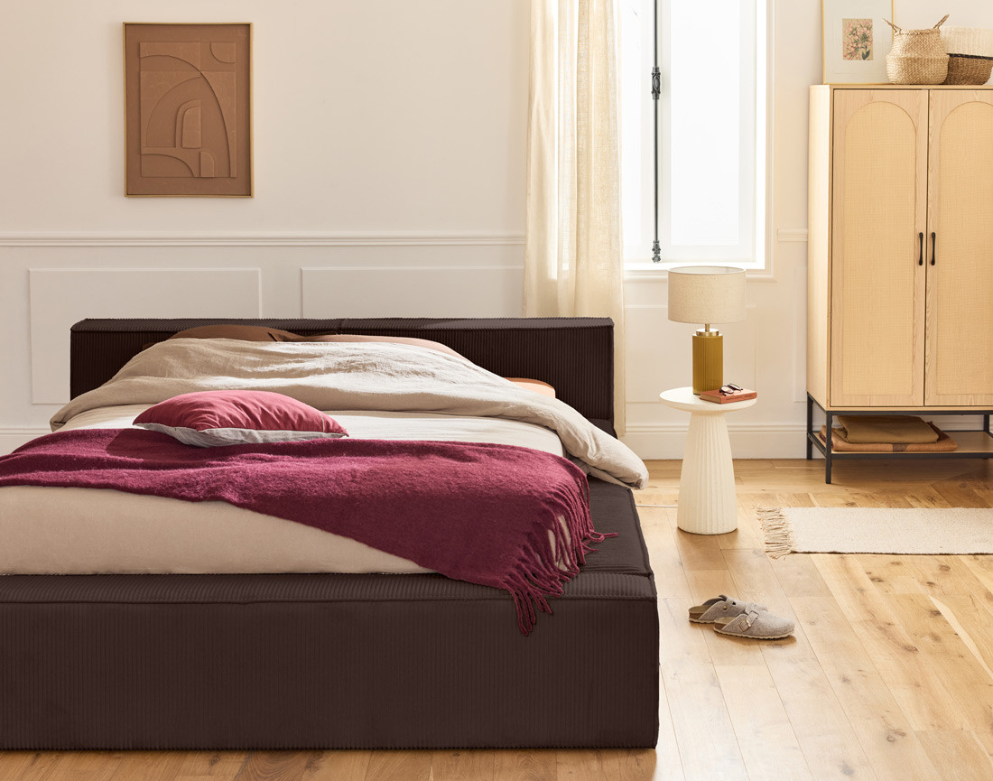 Lit coffre 180x200 cm sommier inclus en velours côtelé Stella