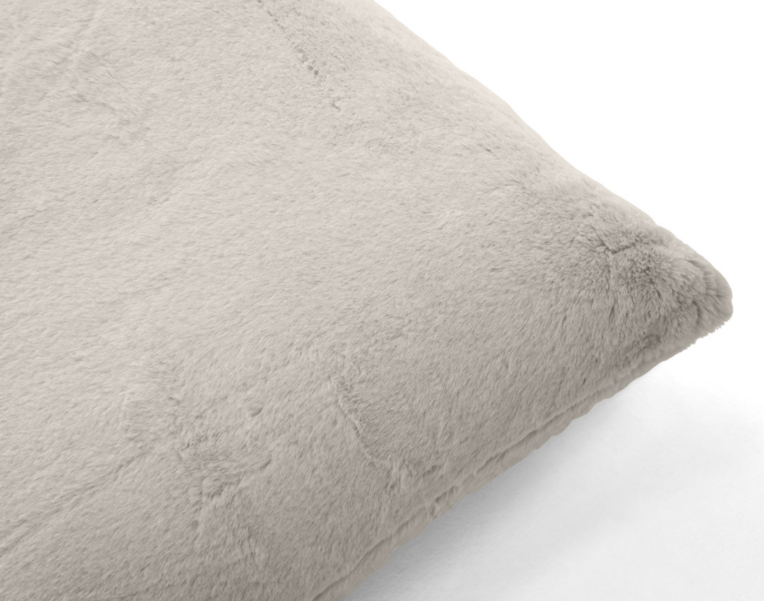 Coussin en fausse fourrure 60x60 cm Oscar