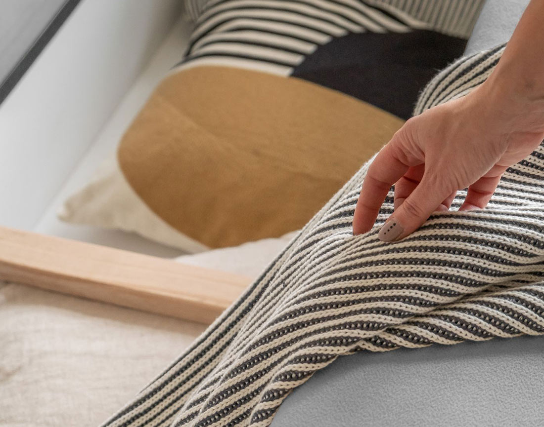 Canapé droit 3 places convertible avec coffre en tissu et tissu texturé Wilson