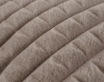 Coussin en fausse fourrure...