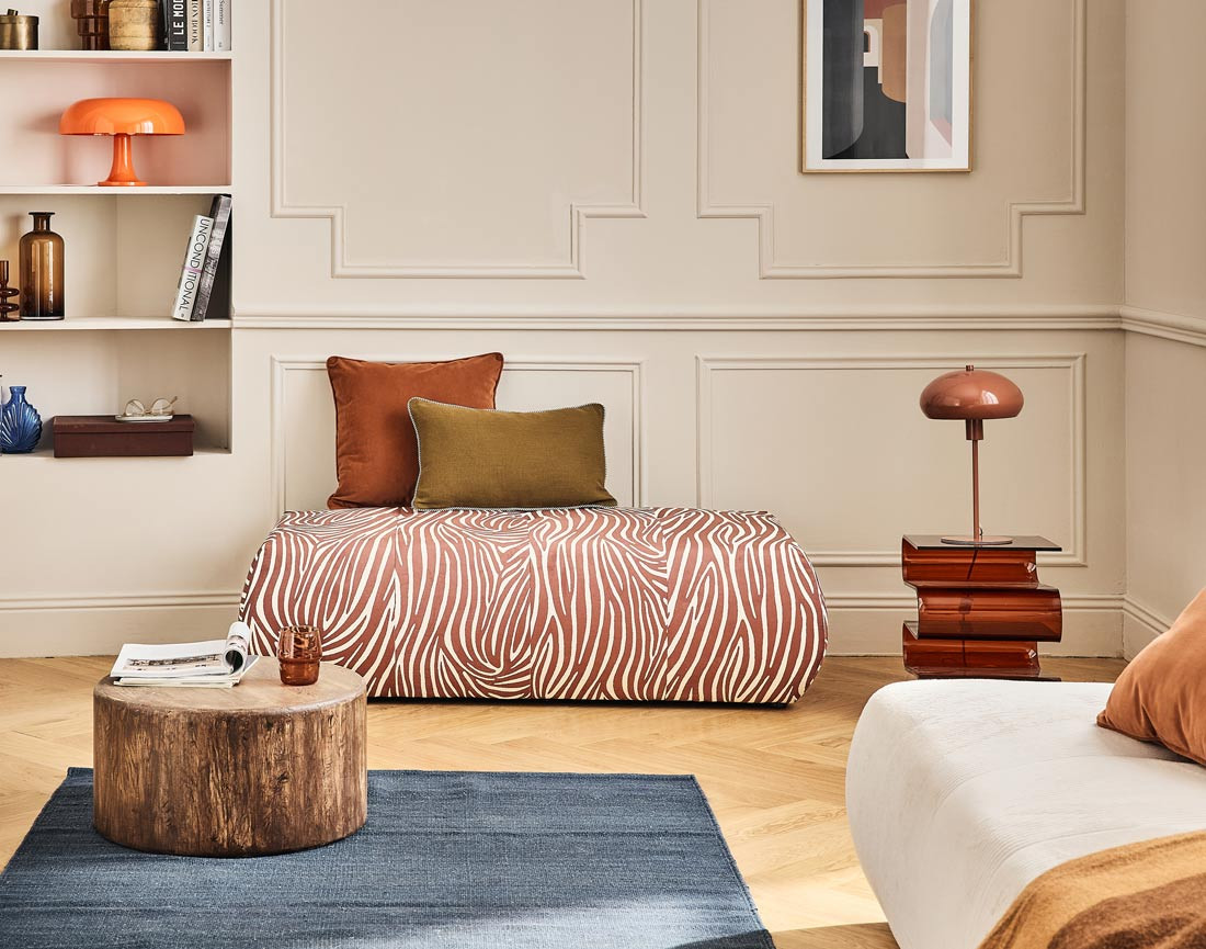 Pouf zèbre en velours Onyx