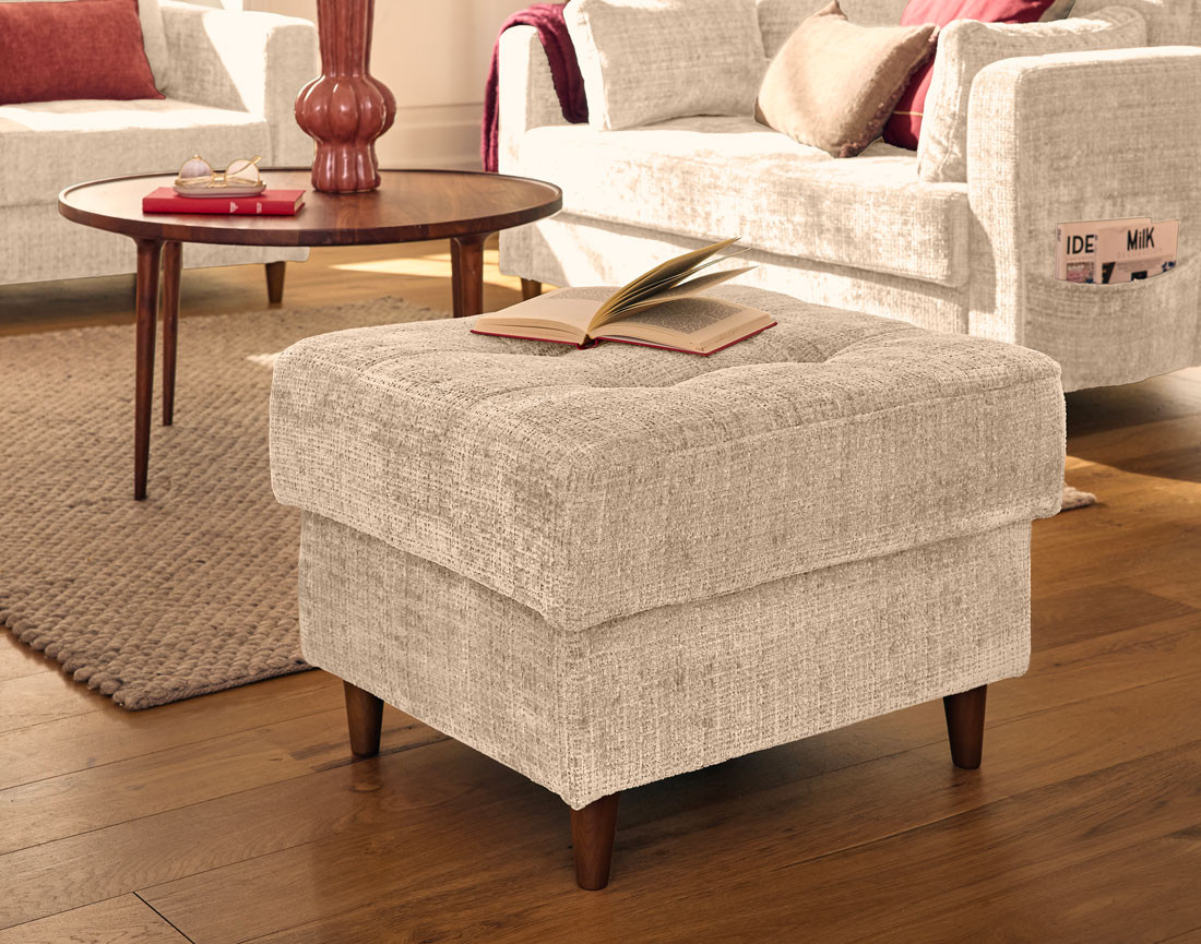 Pouf en velours texturé pieds en bois Anna