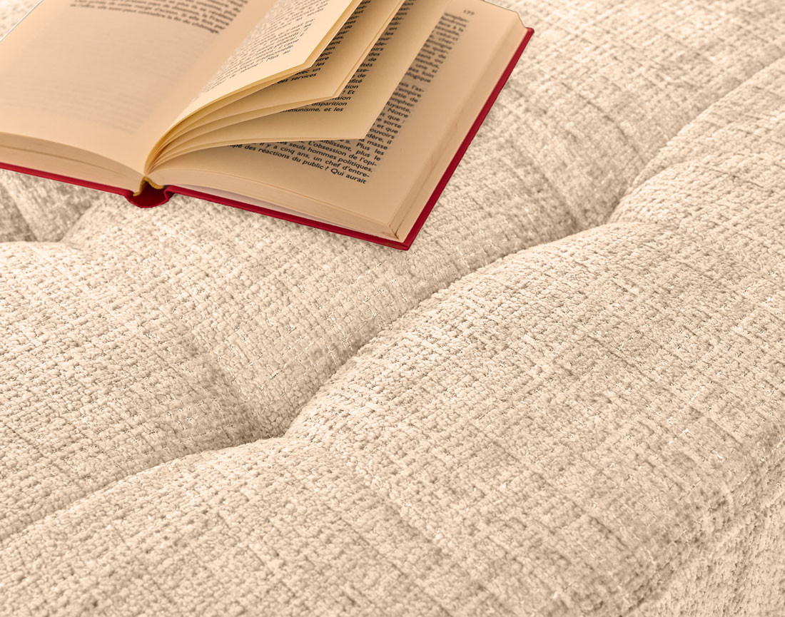 Canapé droit 2 places avec poche en velours texturé Anna Canapé droit 2 places avec poche en velours texturé Anna