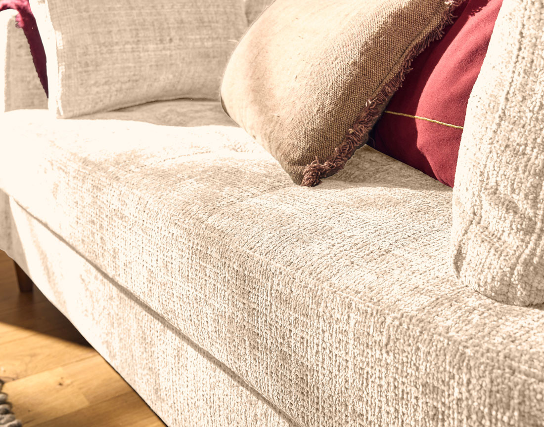 Canapé droit 2 places avec poche en velours texturé Anna Canapé droit 2 places avec poche en velours texturé Anna