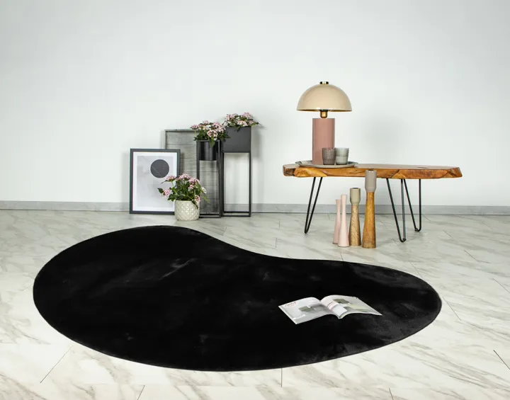 Tapis organique fausse fourrure noir Joy