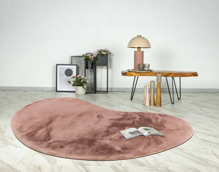 Tapis organique fausse fourrure rose Joy