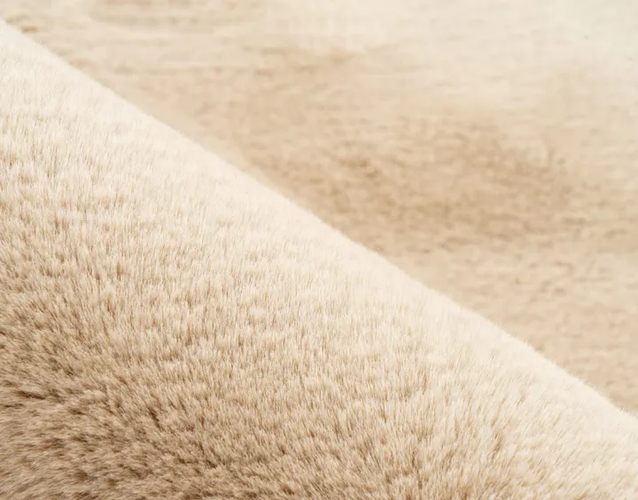 Tapis organique fausse fourrure crème Joy