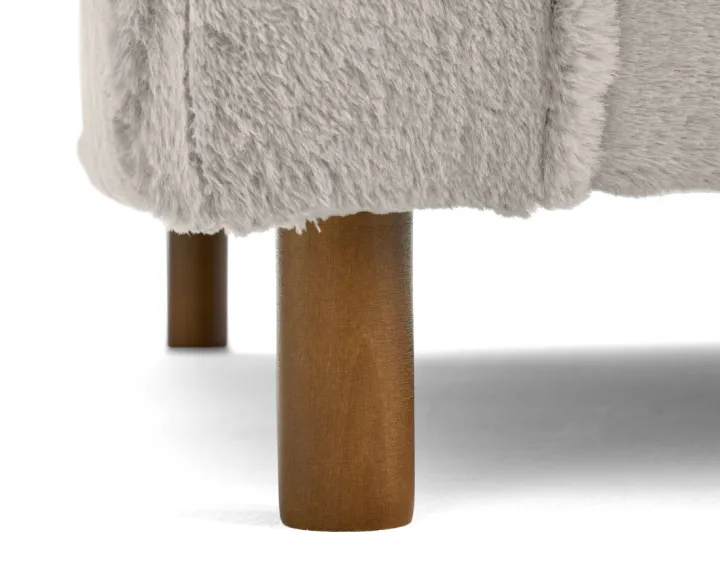 Pouf en fausse fourrure pieds en bois foncé Jake