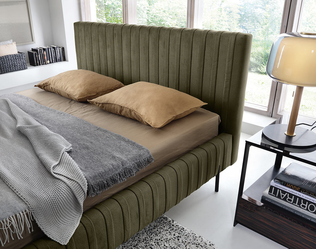 Lit coffre 160x200 cm sommier inclus en simili Flavio