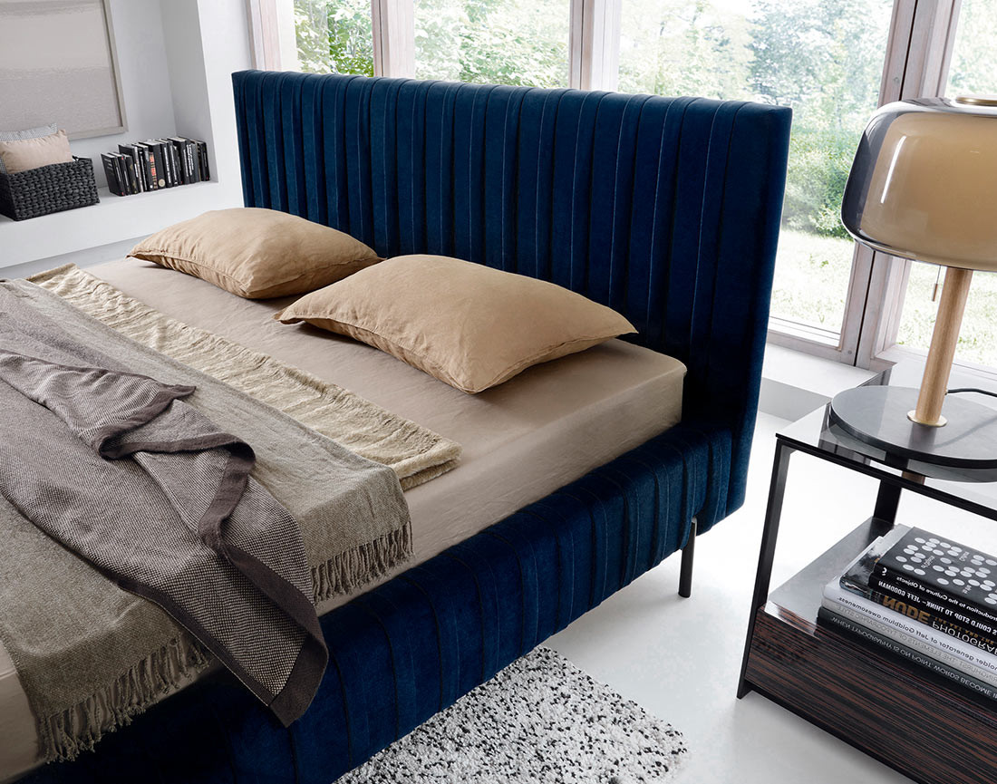Lit coffre 160x200 cm sommier inclus en velours Flavio