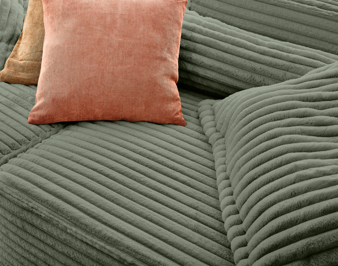 Canapé droit 3 places avec double méridienne en fausse fourrure côtelée Richie