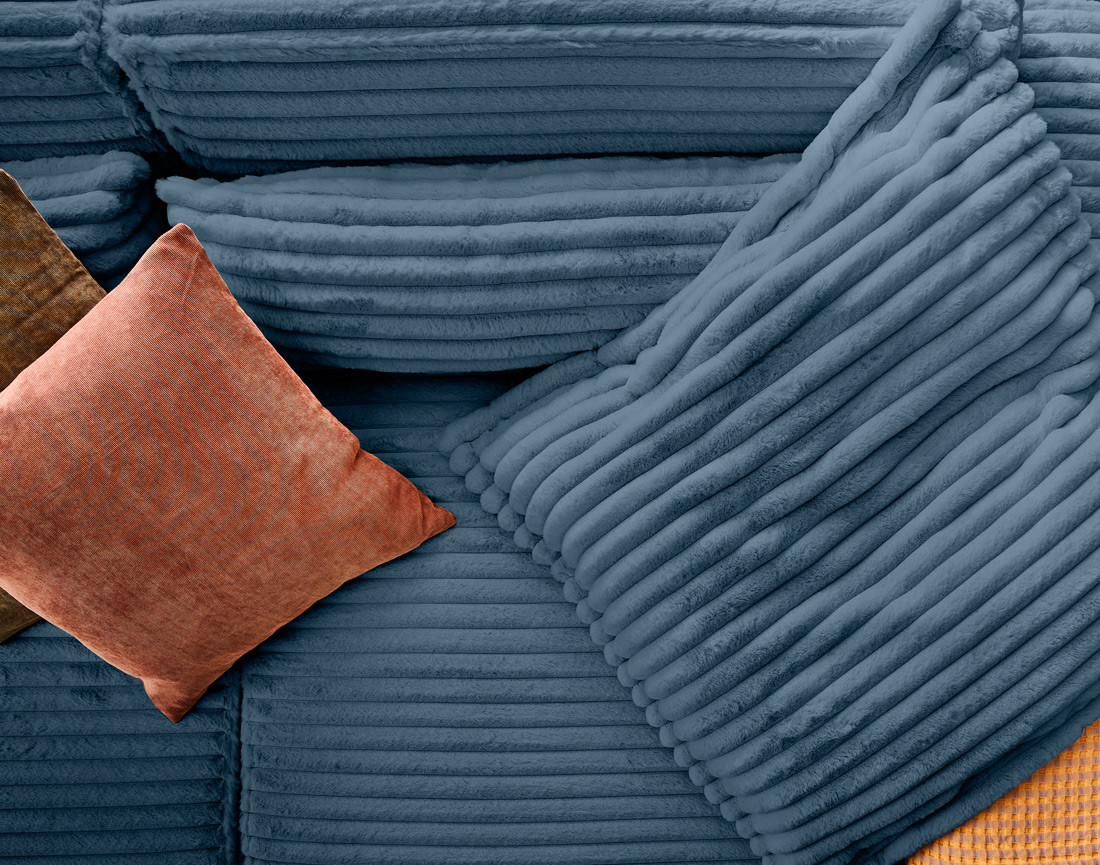 Canapé droit 3 places avec double méridienne en fausse fourrure côtelée Richie