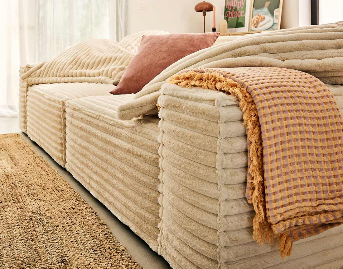 Canapé droit 3 places avec double méridienne en fausse fourrure côtelée Richie