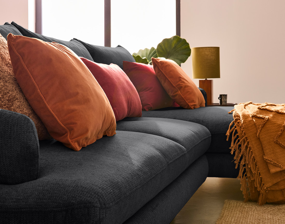 Canapé d'angle droit 4 places convertible avec coffre en tissu texturé Ninon Canapé d'angle droit 4 places convertible avec coffre en tissu texturé Ninon