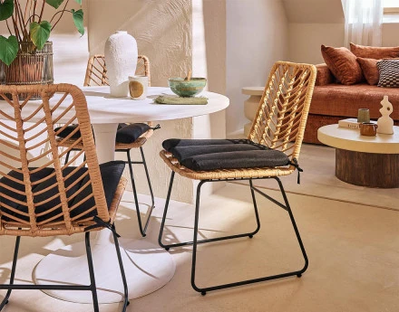 Lot de 4 chaises effet rotin bois et noir Forenza