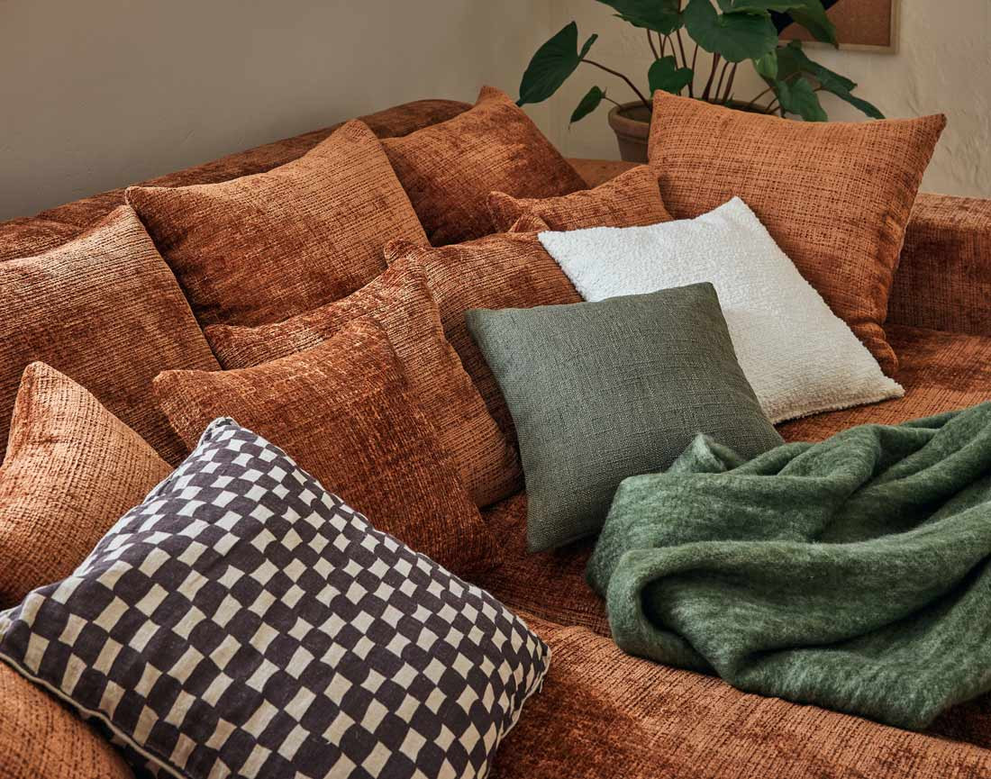 Canapé droit 4 places avec double méridienne en velours texturé Collins