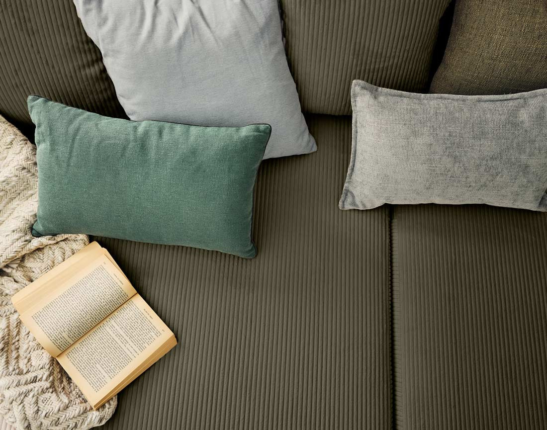 Canapé droit 4 places avec double méridienne assise profonde en velours côtelé Topaze