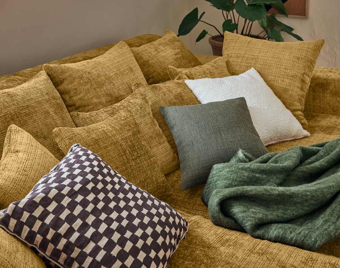 Canapé droit 4 places avec double méridienne en velours texturé Collins