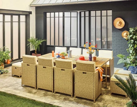 Salon de jardin encastrable en résine tressé beige 12 places coussins beige et housse de protection Cuba