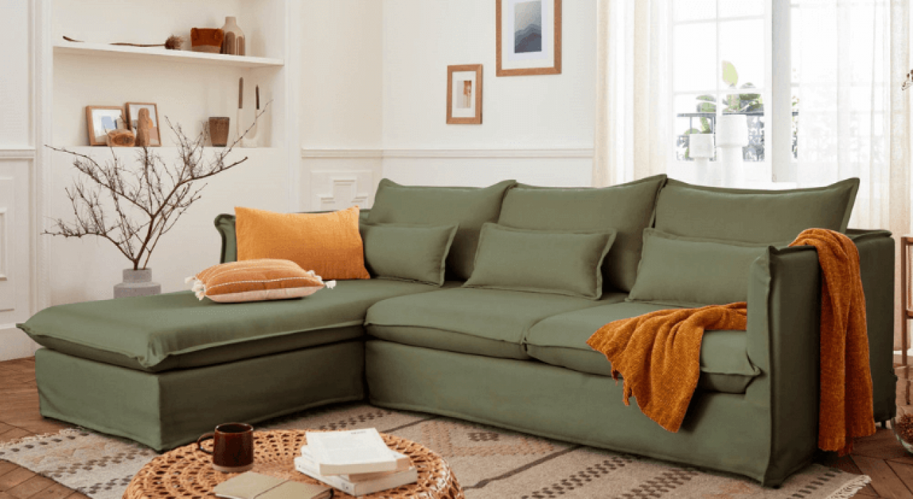 Quelles sont les meilleures associations de couleurs avec un canapé vert olive ?
