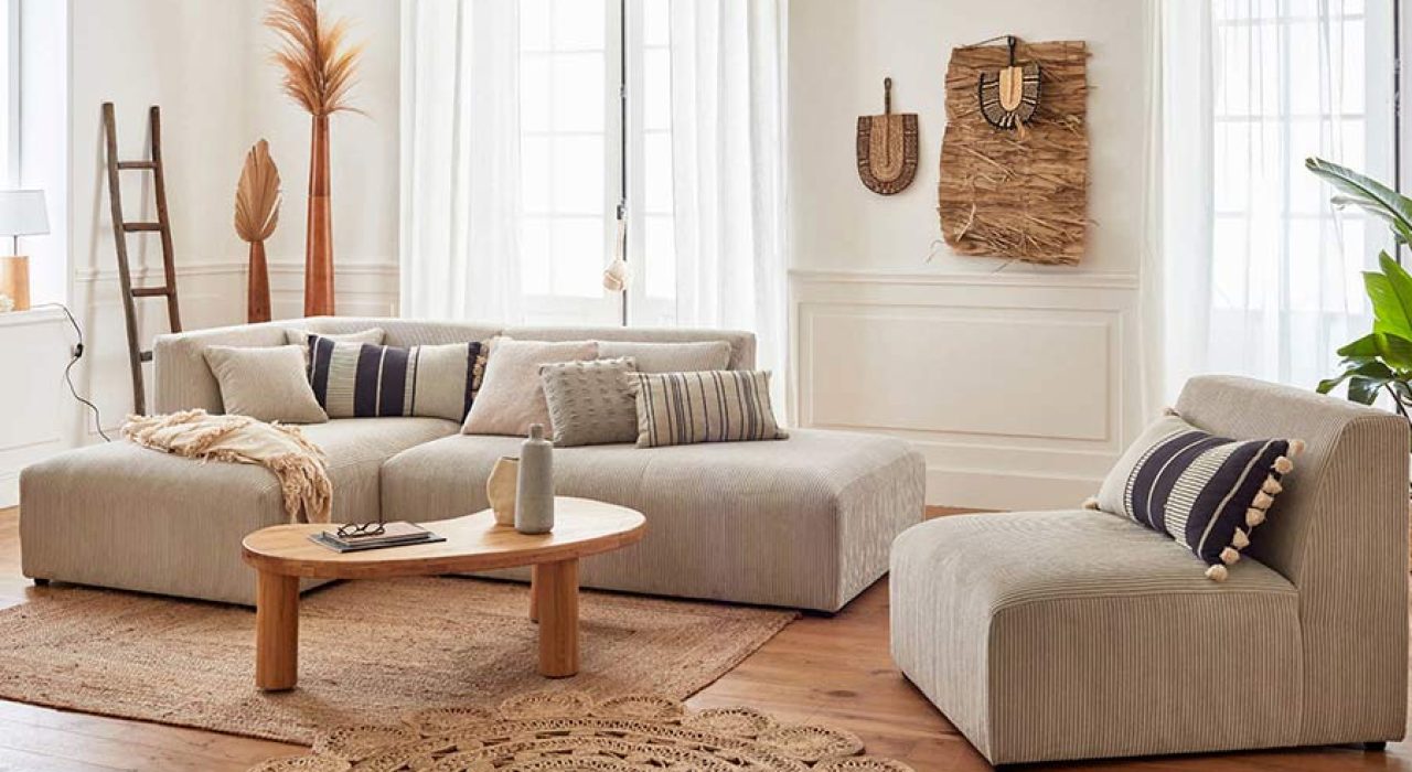 Comment relooker son salon avec un canapé modulable ?
