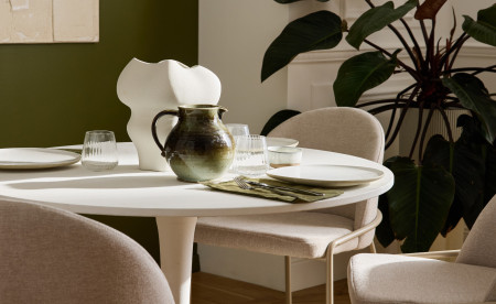                     Table Black November
                 