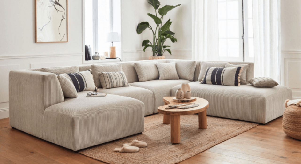 Quel tapis avec un canapé en velours ?