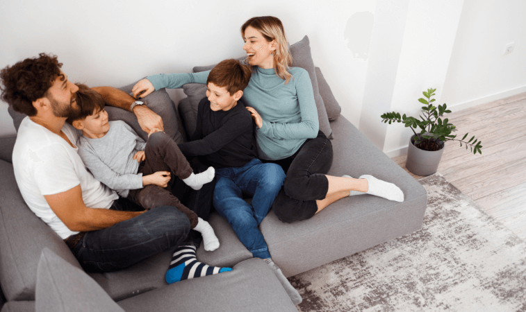 Canapé avec des enfants : lequel choisir ?